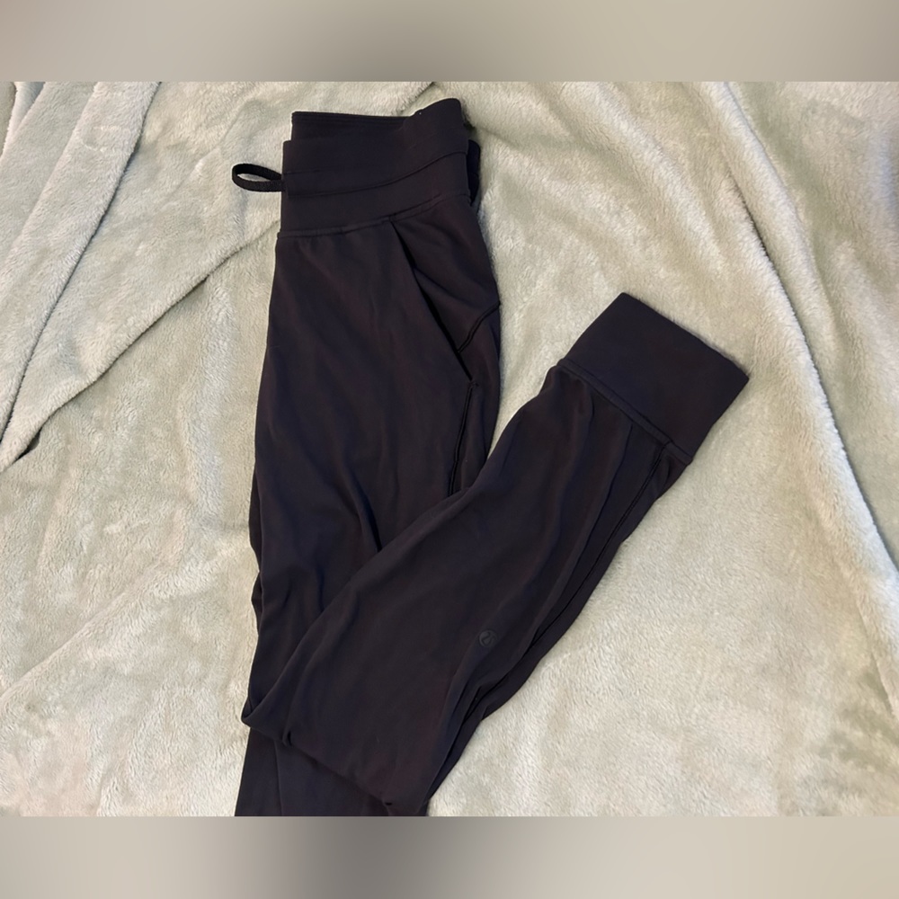 BLACK LULULEMON JOGGERS